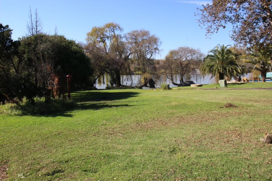 2 Bedroom Property for Sale in Lake Deneysville Free State